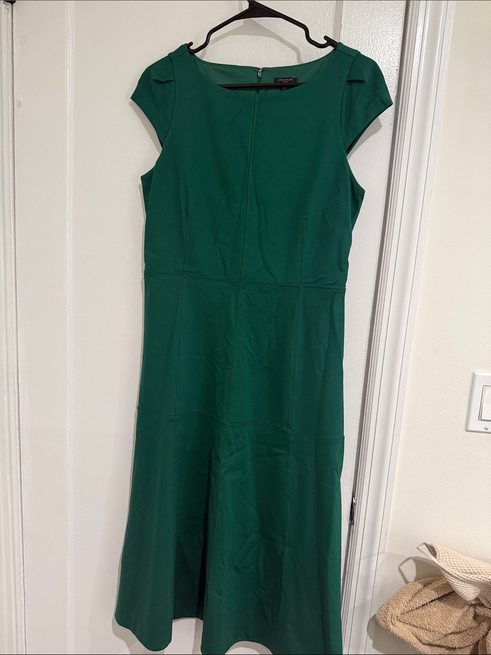 Ann Taylor Green Cap Sleeve Midi Dress